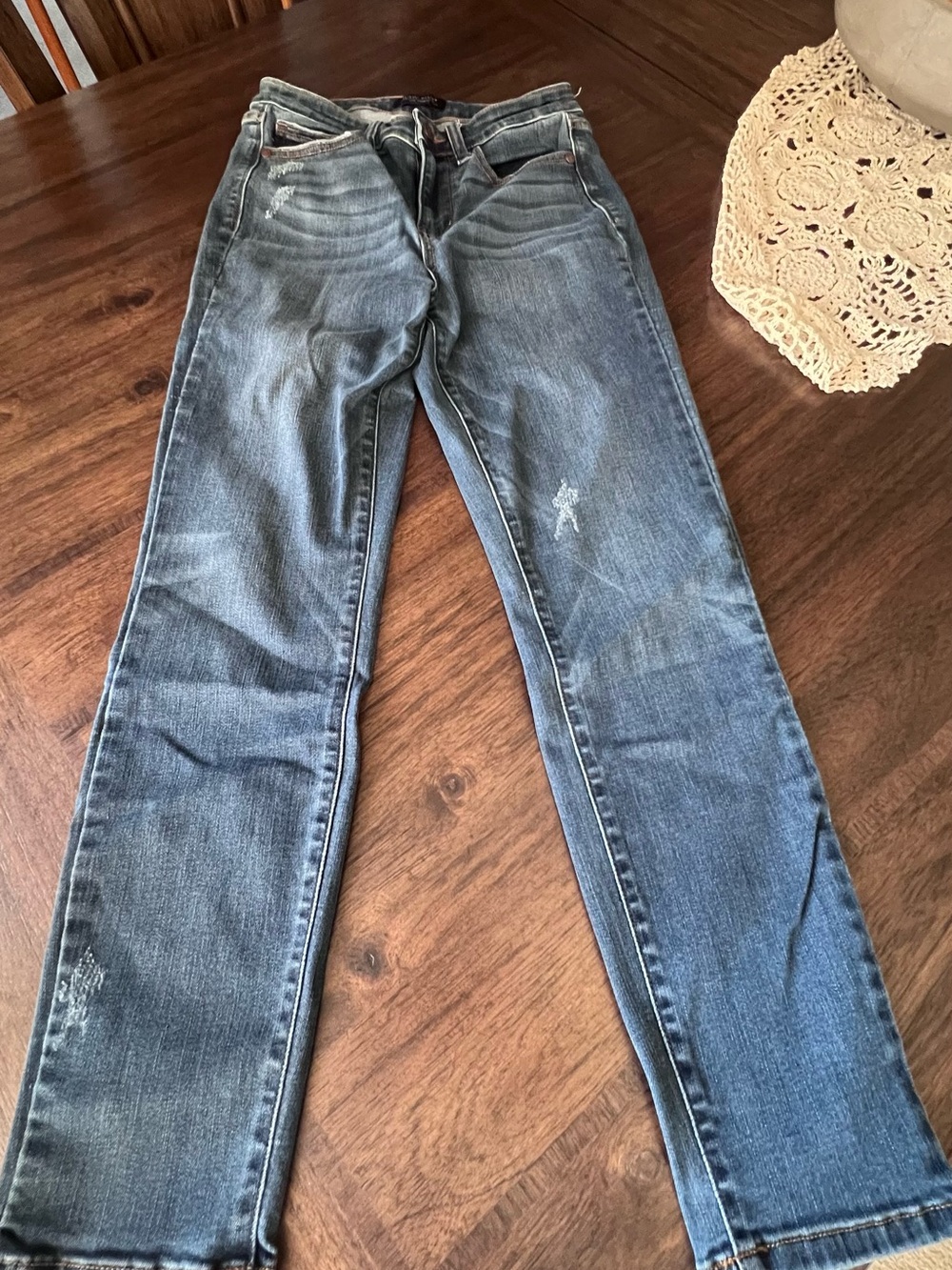 Judy Blue Relaxed Fit Jeans Size 3/26 Medium Wash Stretch Distressed Denim